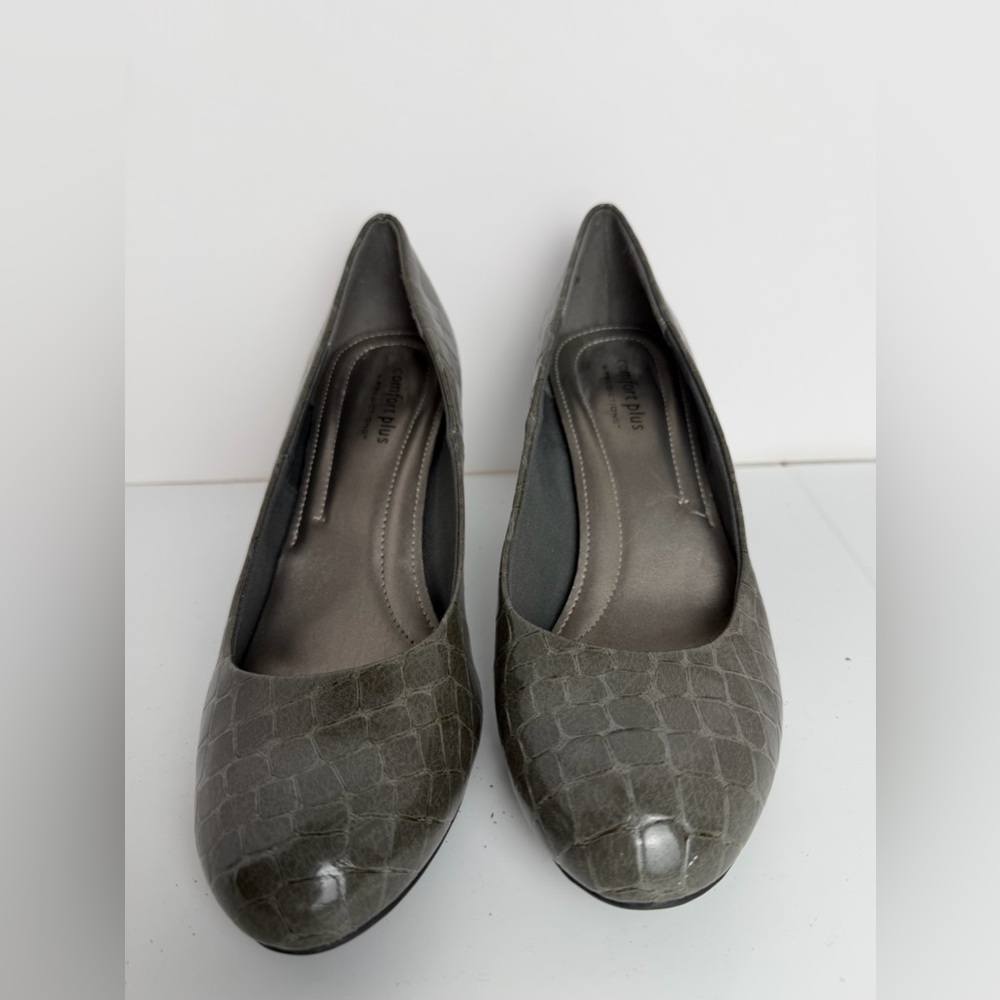 Comfort Plus Croc Embossed Gray Pumps Heels Size 9